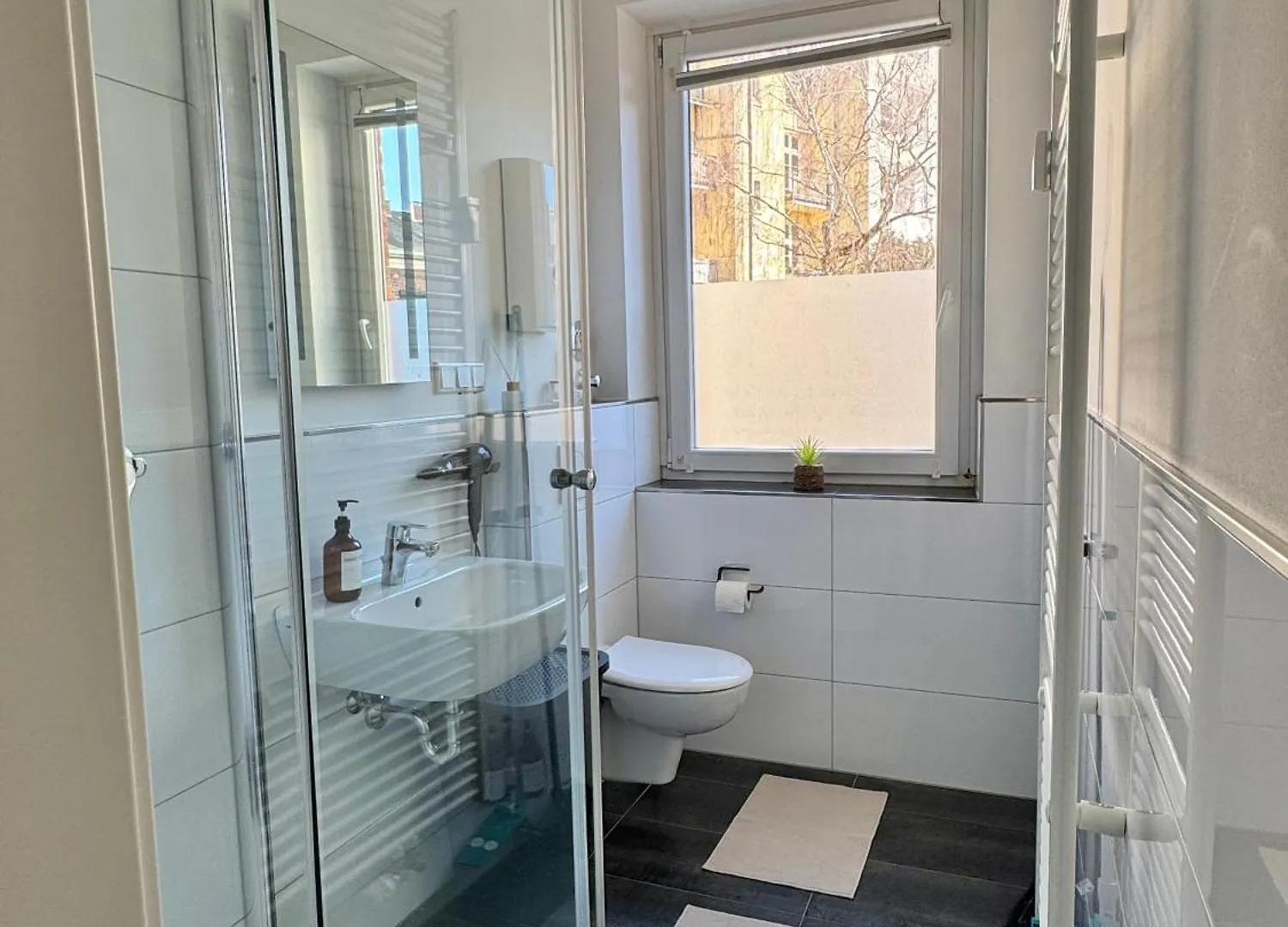 Heaven Homes - Studio Im Herzen Von Duesseldorf 0*, Dusseldorf